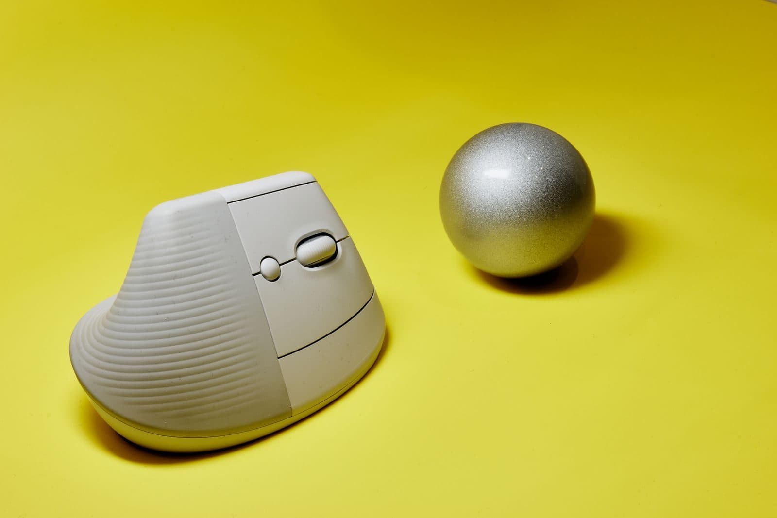 7 mouse-uri verticale de cumpărat în 2026